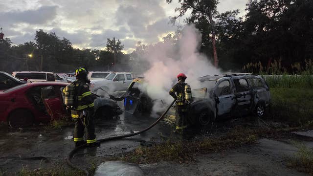 Multiple parked cars catch fire in Dunnellon