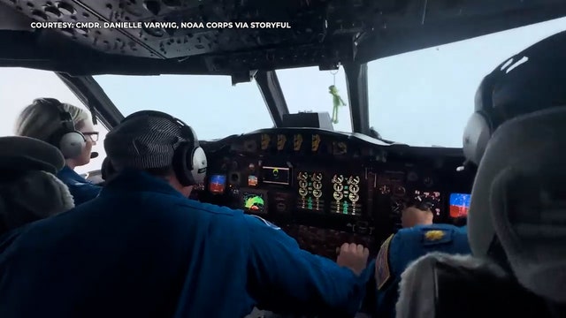 Video: Hurricane Hunters tossed by turbulence while flying into eye of Hurricane Melissa