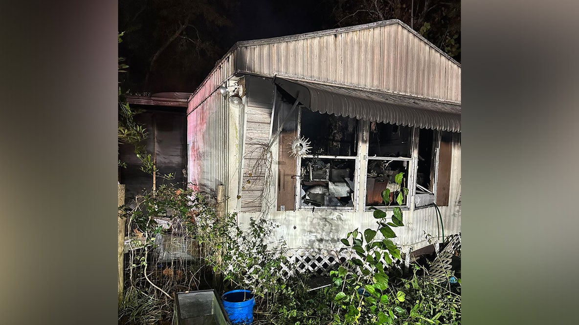Deputy rescues woman from burning mobile home in Weeki Wachee: HCSO