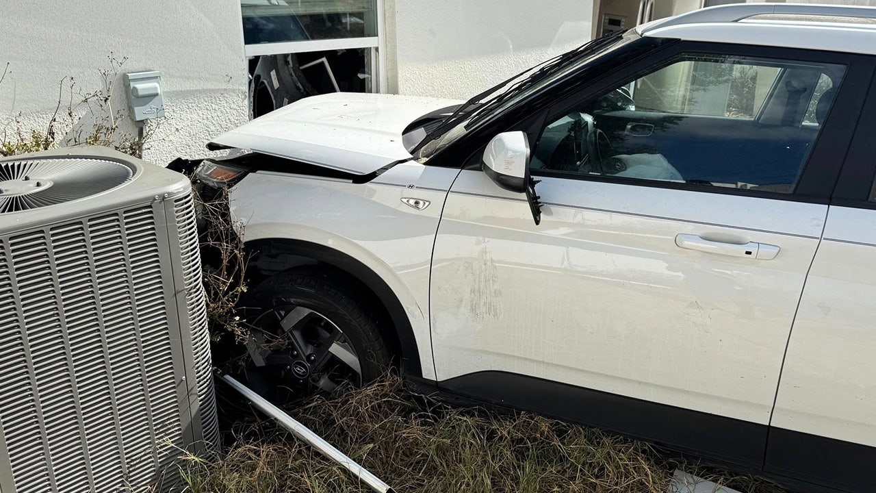 Car crashes into Brooksville home, injuring occupant: HCFR | FOX