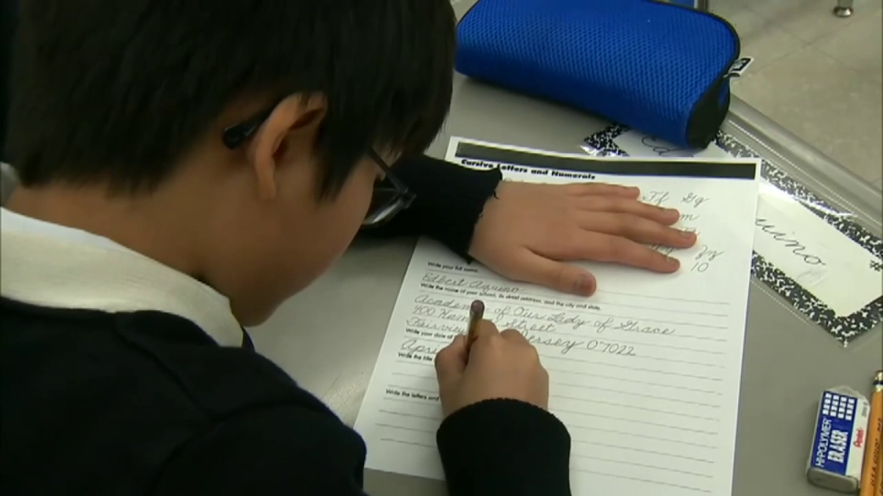 Florida lawmakers push to bring cursive back to classrooms
