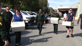 Pinellas County deputies deliver Thanksgiving meals to families in need
