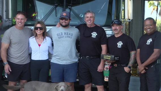 Mike Alstott Foundation delivers Thanksgiving meals to firefighters across Tampa Bay area
