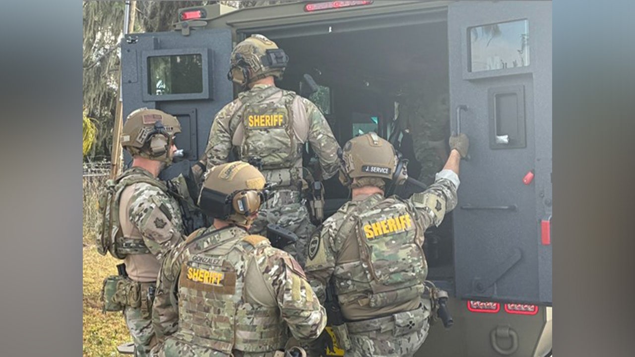 Person barricaded inside vehicle at Alderman Ford Nature Preserve: HCSO