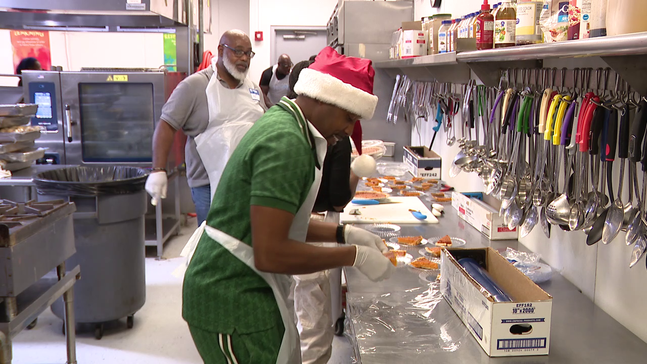 Volunteers prepare Christmas Eve meal for families at Metropolitan Ministries