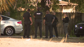 Dead body found in empty Tampa lot, police say