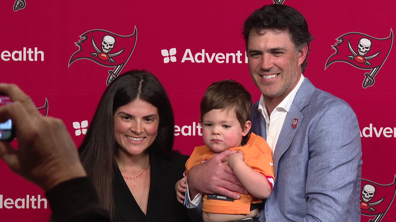 Bucs introduce new offensive coordinator Zac Robinson 