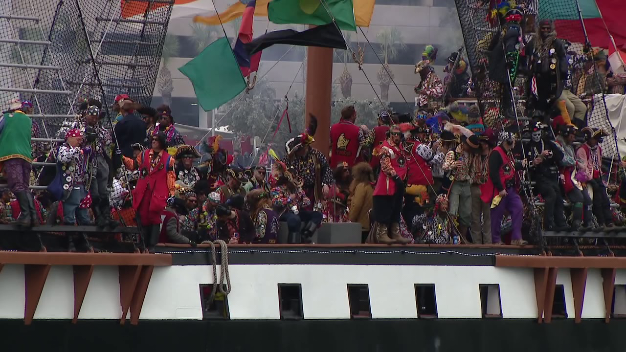 Gasparilla pirates invade Tampa, keep 121-year tradition alive