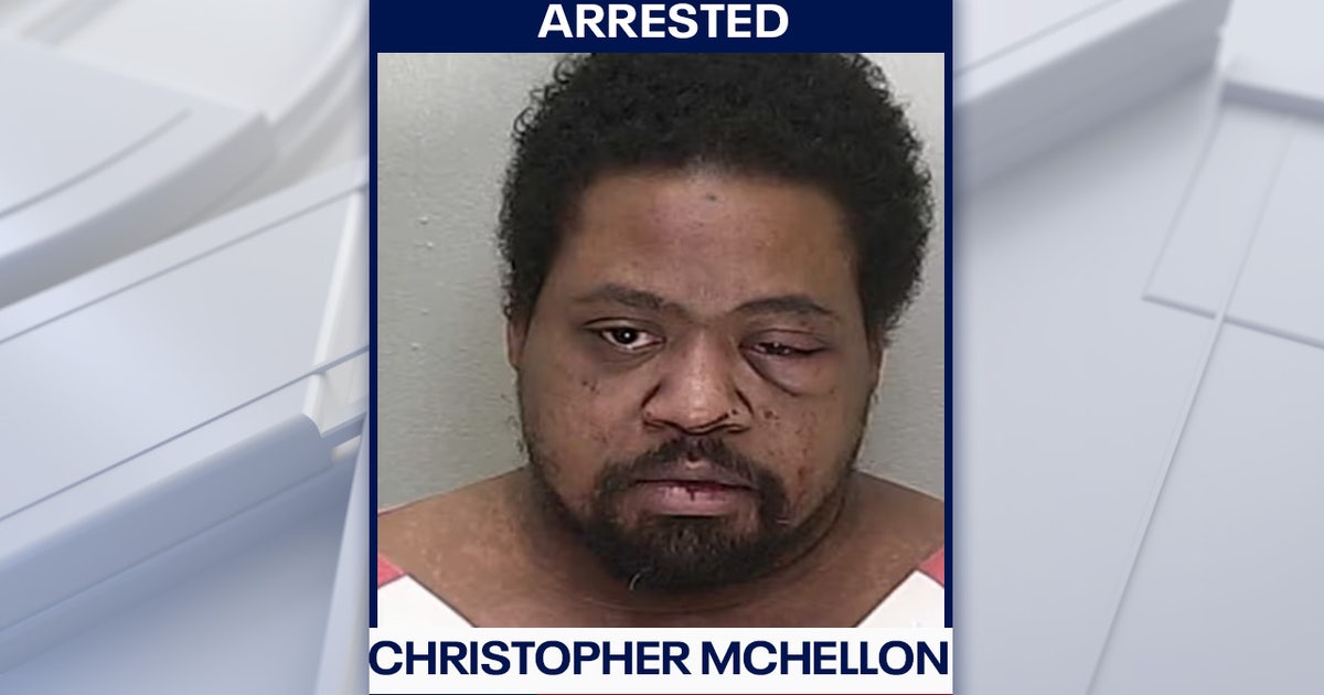 Florida man accused of wielding shotgun while deputies tried arresting him for sex crimes: Officials