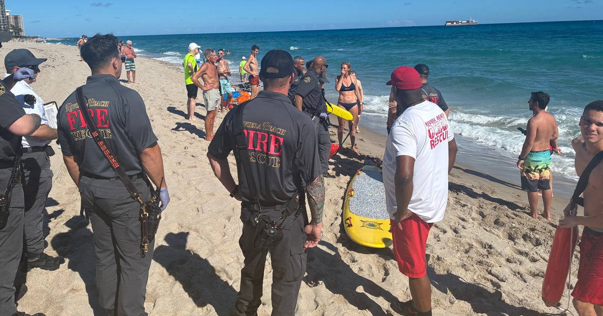 Watch: Florida man drops from sky into ocean during unplanned paragliding landing