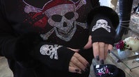Gasparilla wardrobe: Store owners urging Tampa's pirates to wear layers ahead of cold invasion