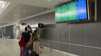 Tampa travelers leave early to avoid delays as winter weather moves in