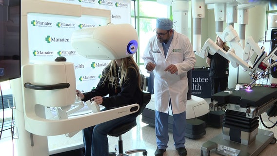 Manatee County students get hands-on experience with surgical robot at Manatee Memorial Hospital