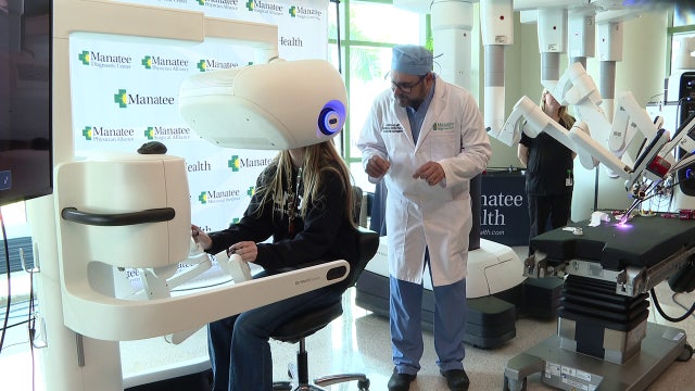 Manatee County students get hands-on experience with surgical robot at Manatee Memorial Hospital