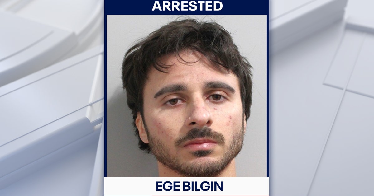 Illegal immigrant accused of hiding in Davenport motel room wall after fleeing from deputies: PCSO