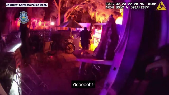 Sarasota officers make daring rescue after running inside burning home
