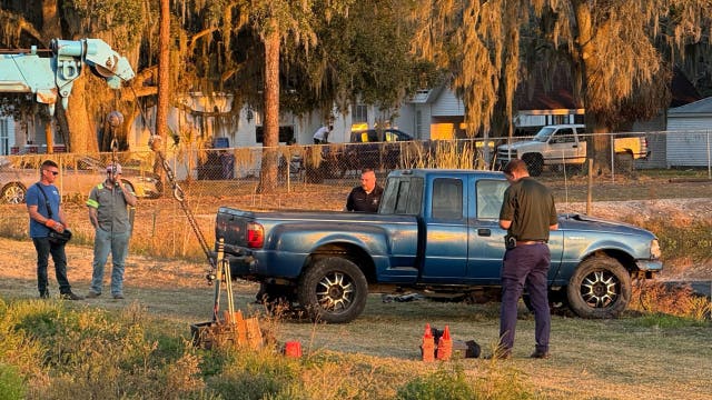 Body found inside truck submerged in Plant City pond during search for missing man: HCSO