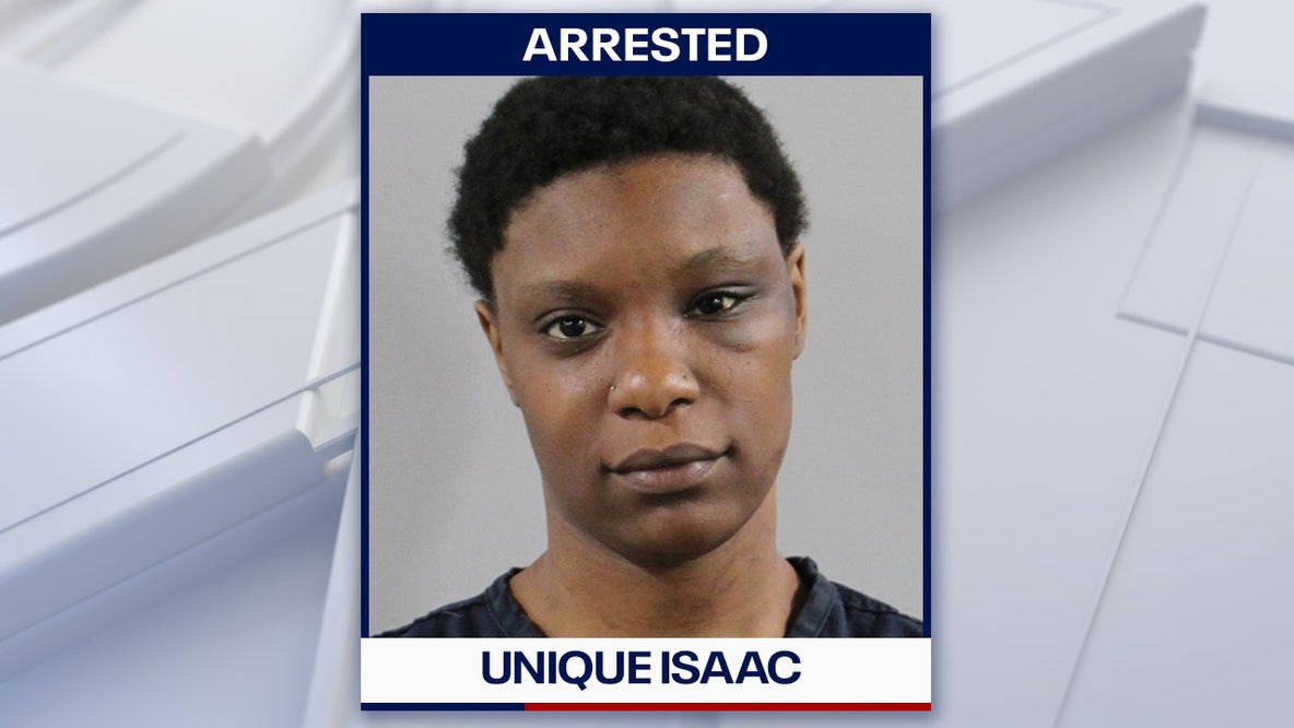 Winter Haven woman accused of stabbing boyfriend slides out of handcuffs, grabs for officer’s gun: WHPD