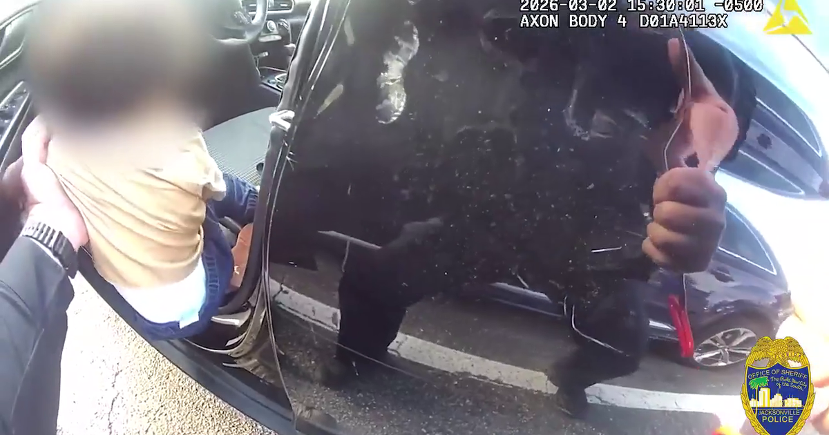 Video: Florida deputies pop open door to rescue toddler trapped inside ...