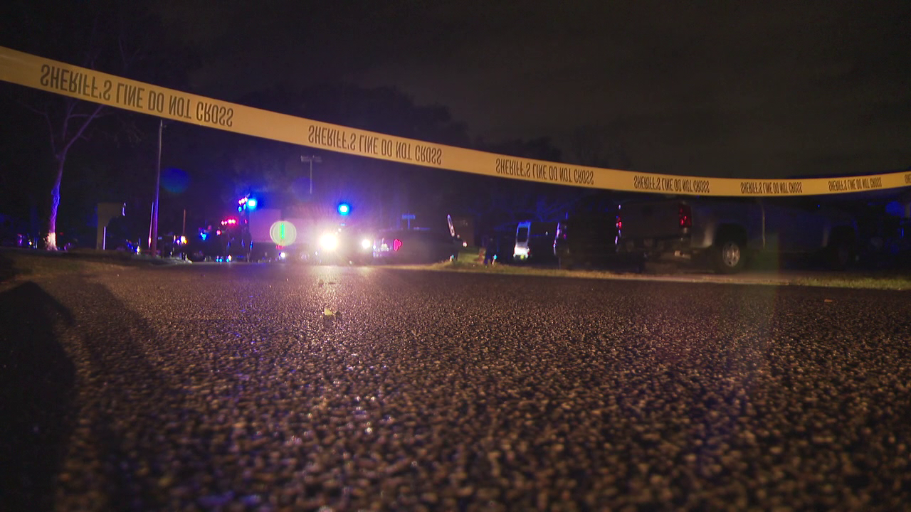 Pinellas County deputy suffers non-life threatening injuries after being hit by vehicle: PCSO