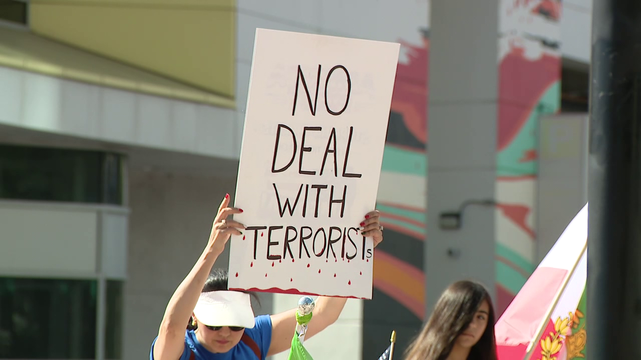 Iranian Americans in Tampa Rally for Regime Change Amid Peace Talks