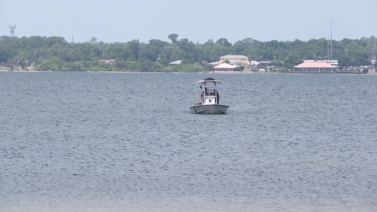 Sebring police search for 2 swimmers possibly in distress at Lake Jackson