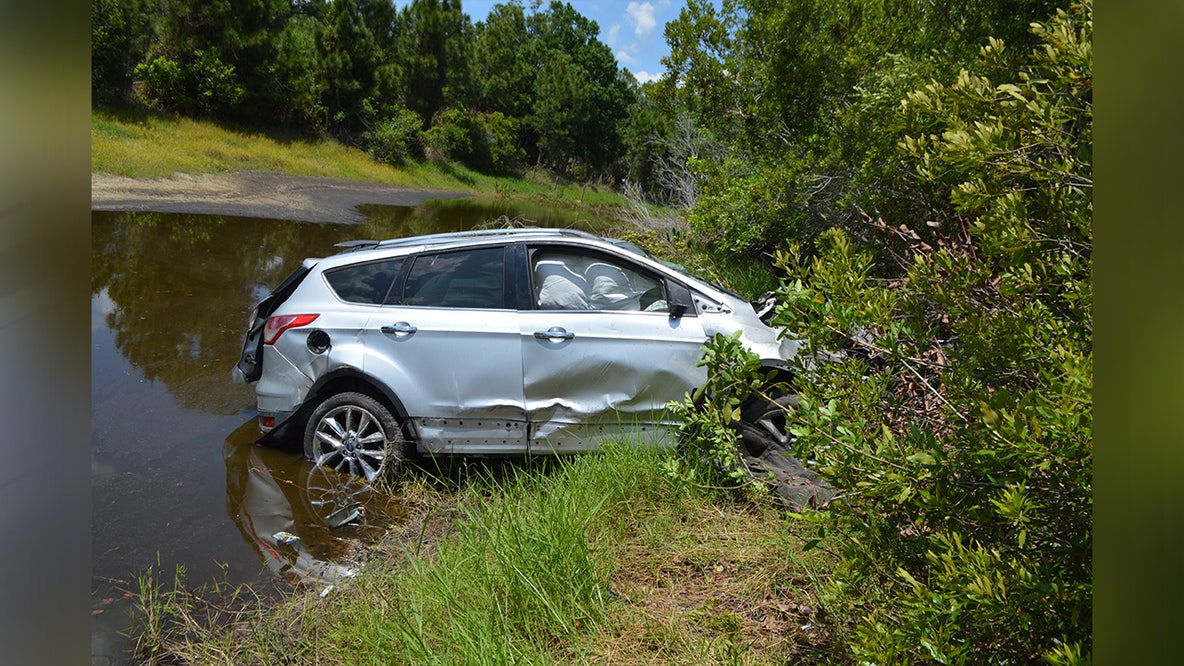 5 children hospitalized after car crashes into canal in Highlands County: FHP