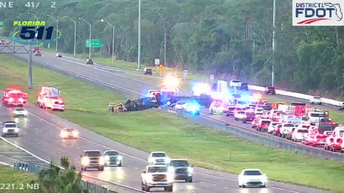 Major crash on I-75 in Manatee County blocking lanes, causing significant delays