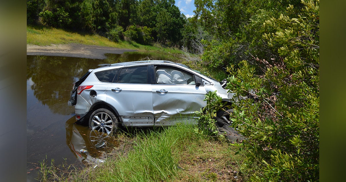 5 children hospitalized after car crashes into canal in Highlands County: FHP