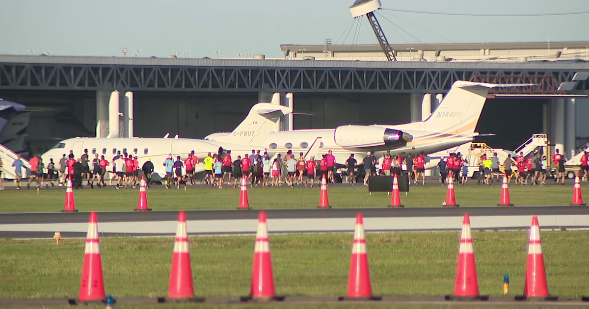 Thousands race at Tampa International Airport 5K on the Runway