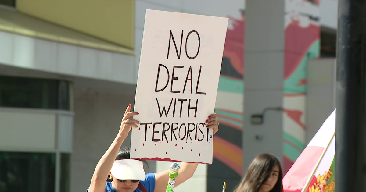 Iranian Americans in Tampa Rally for Regime Change Amid Peace Talks