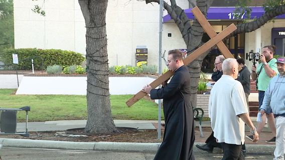 Why hundreds wake before dawn for Sarasota’s annual Good Friday march