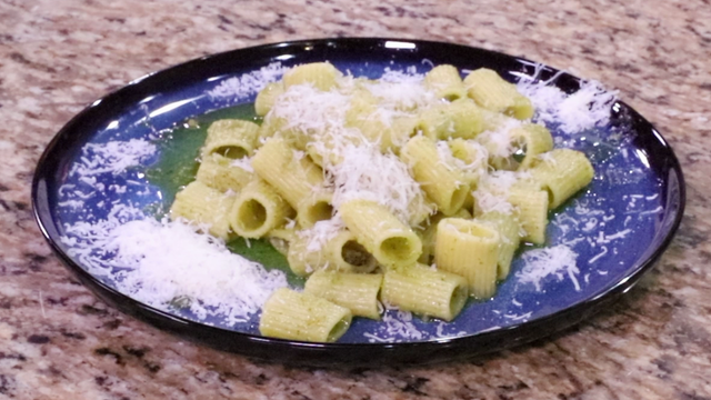 Dinner DeeAs recipe: 5-Ingredient Fresh Homemade Pesto Sauce