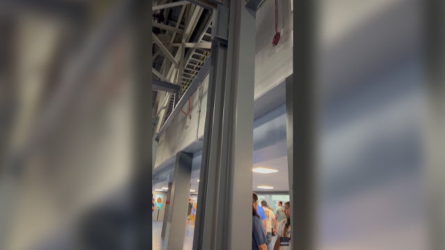 Fans question Tropicana Field safety after viral video shows moving support columns