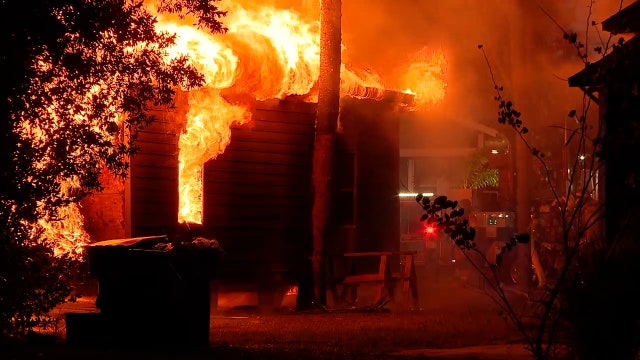 Massive fire engulfs Tampa home, firefighters successfully extinguish blaze