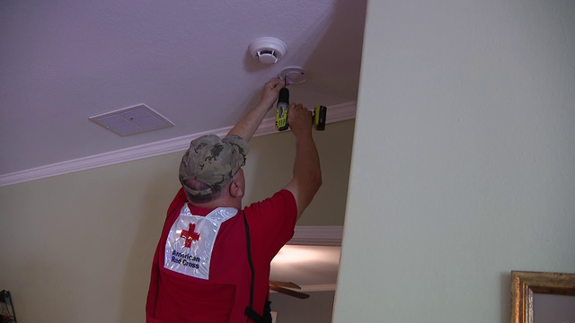 Lakeland Fire Department, Red Cross install free smoke alarms after deadly mobile home fire
