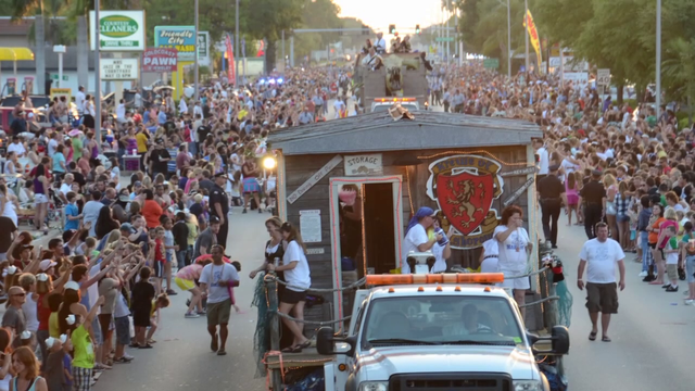 Bradenton's de Soto Heritage Festival Parade returns: 3 million beads and 87 years of tradition