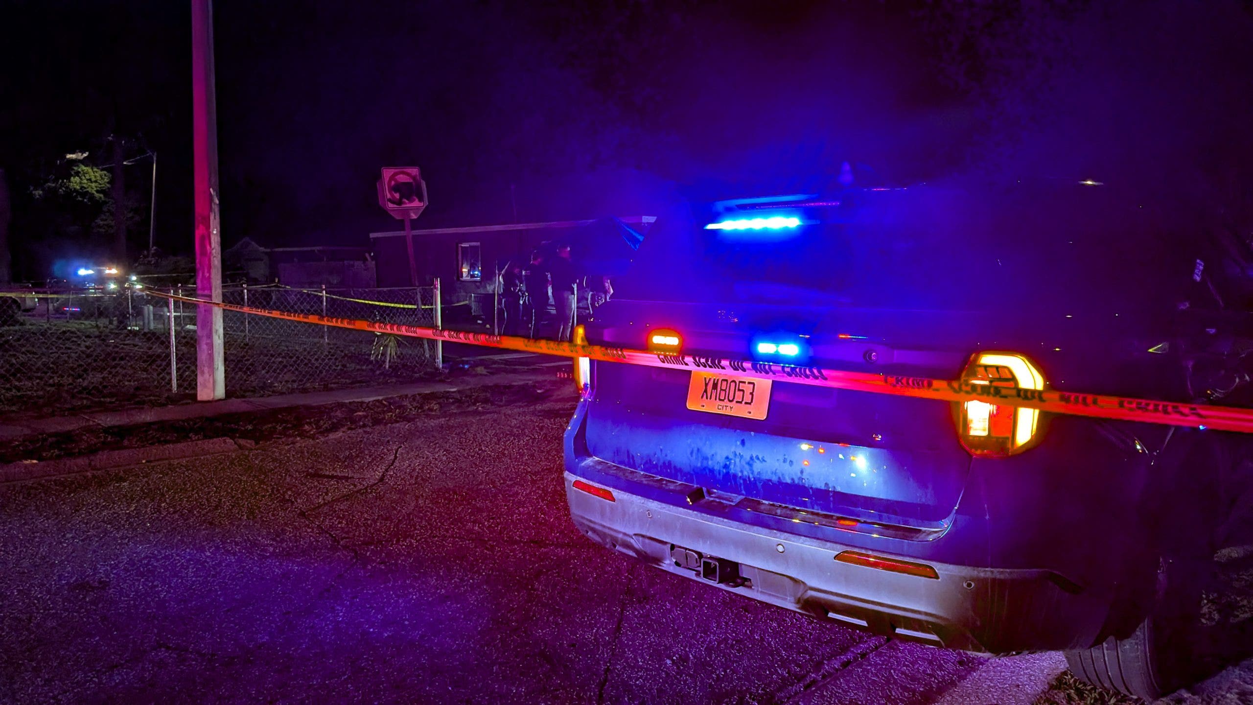 Bradenton police discover body of a teenager outside of a home following 911 call