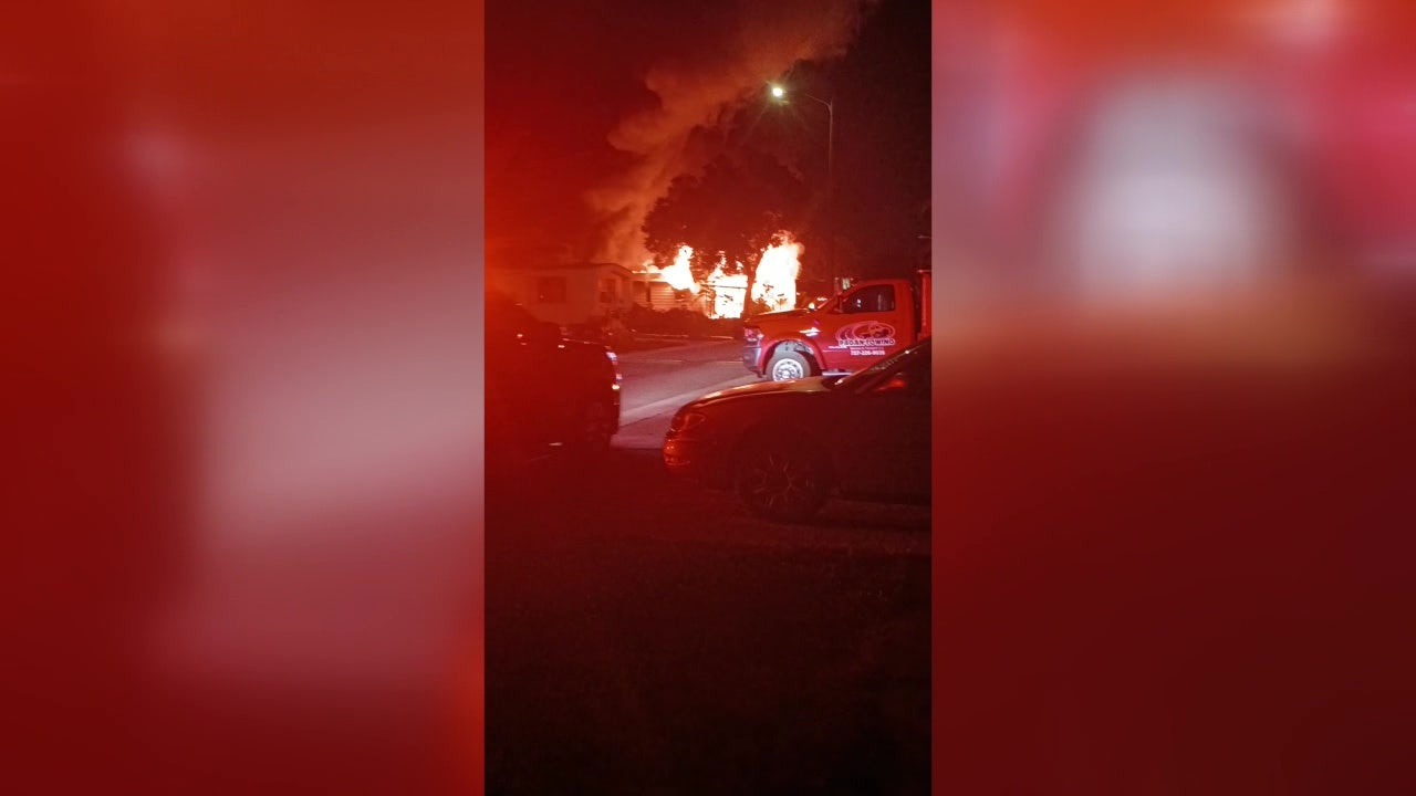 Massive mobile home fire in Largo leaves 1 hospitalized, possible fatalities reported