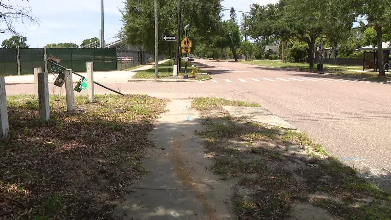 Teenager seriously injured after being struck by car in St. Petersburg: Police