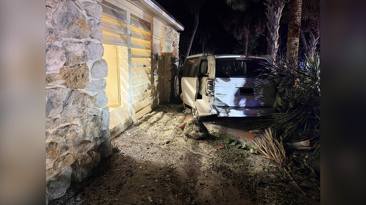 Teen driver with learner's permit faces charges after crashing into Venice Beach Pavilion at 70 mph: Police