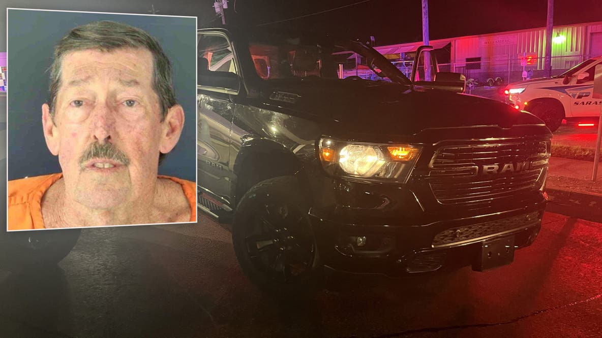 Sarasota police arrest man accused of trying to lure girls on bikes