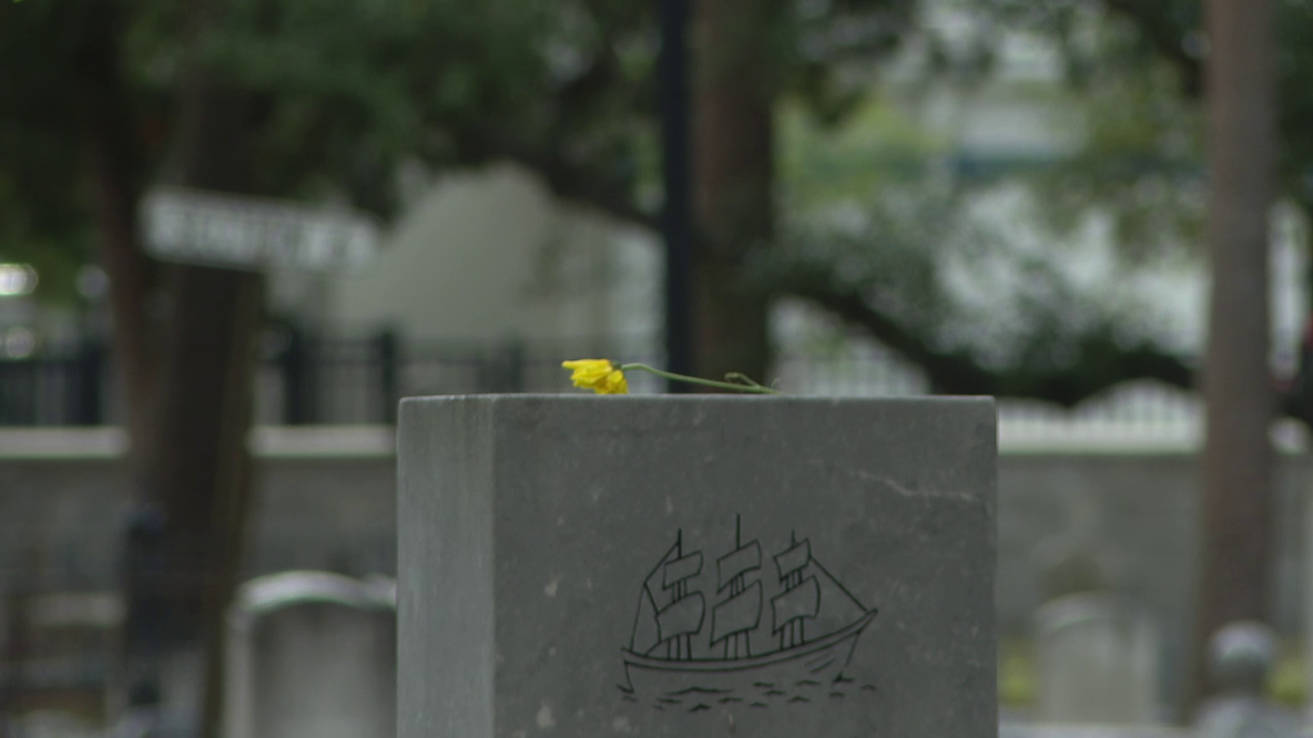Volunteers help preserve Tampa history at Oaklawn Cemetery ahead of Memorial Day