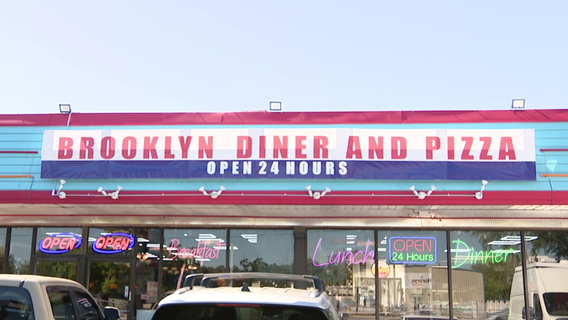 No matter what time of day or night, Tampa diner aims to deliver the perfect slice of New York-Style pizza