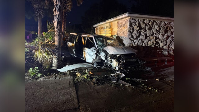 4 teens injured after car crashes into Venice Beach Pavilion, police say