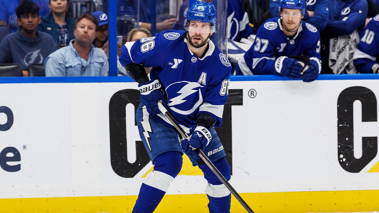 Lightning's Nikita Kucherov wins the Hart Trophy as NHL MVP, his second such honor