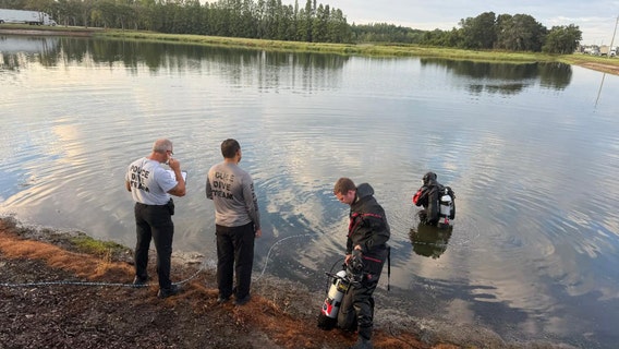 Lakeland man found dead after car submerges in retention pond: Police