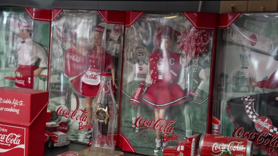 コレクション RARETokyo2020 Coca-Cola DayPin Complete Sebring man turns home into Coca-Cola memorabilia museum | FOX 13