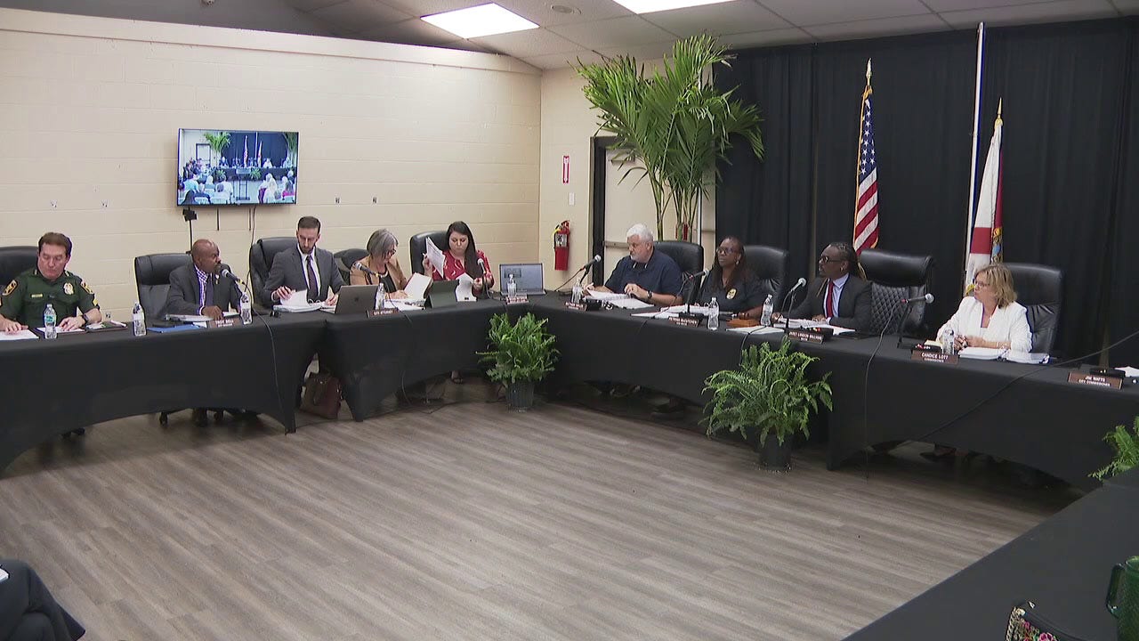 Fort Meade recall committee submits petitions to remove mayor, commissioners over data center approval