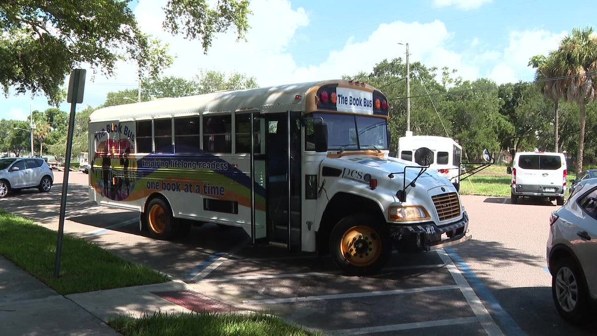 Summer Book Bus hands out 10,000 free books to children in Pinellas County